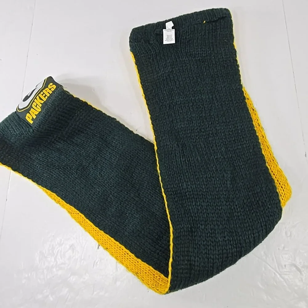GREEN BAY PACKERS Infinity Scarf Football Team Knitted Green and Yellow Logo NFL